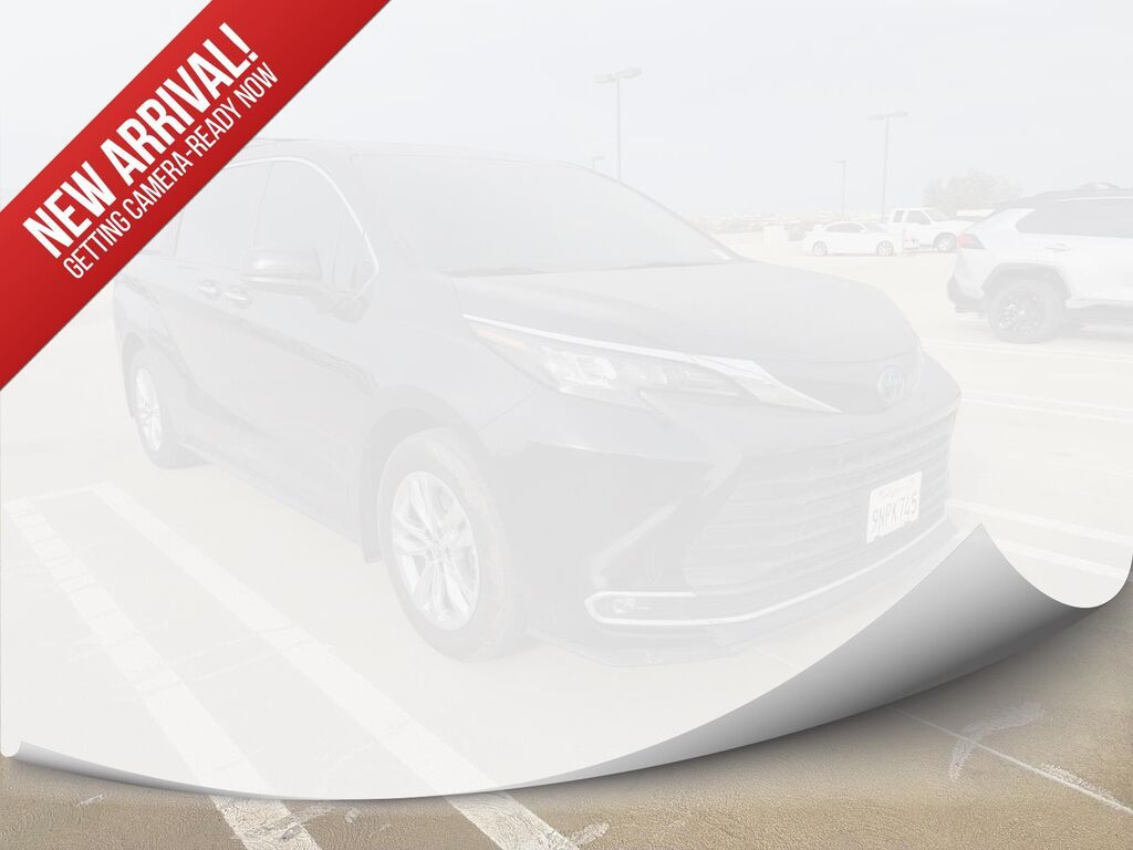 2024 Toyota Sienna XLE 8-Passenger — photo 1 of 10