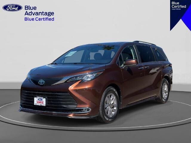 2022 Toyota Sienna XLE 7-Passenger