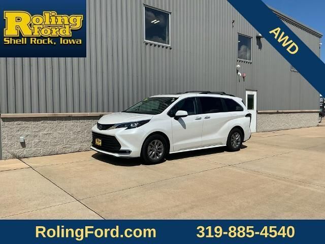 2024 Toyota Sienna XLE 7-Passenger