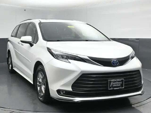 2025 Toyota Sienna XLE 7-Passenger