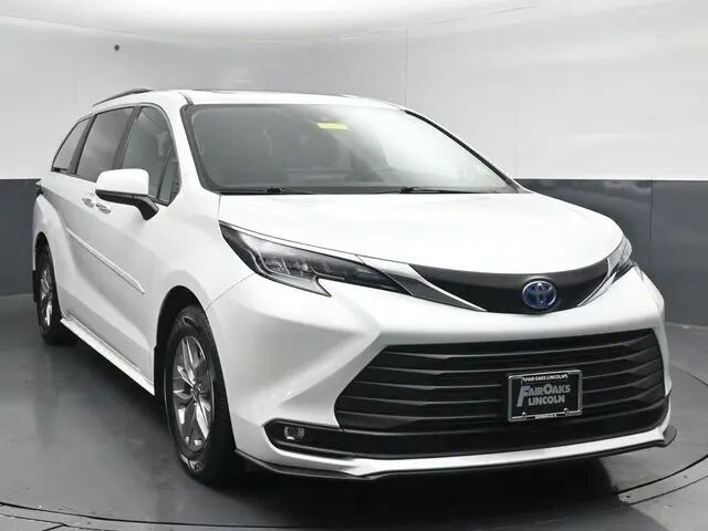2025 Toyota Sienna XLE 7-Passenger