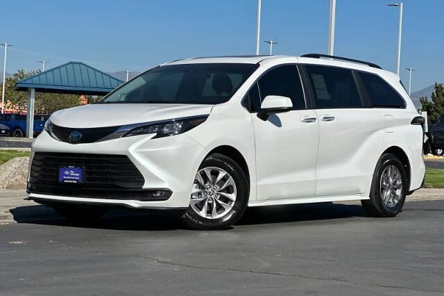 2025 Toyota Sienna XLE 7-Passenger