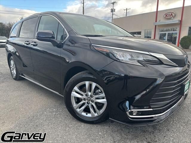 2024 Toyota Sienna XLE 7-Passenger