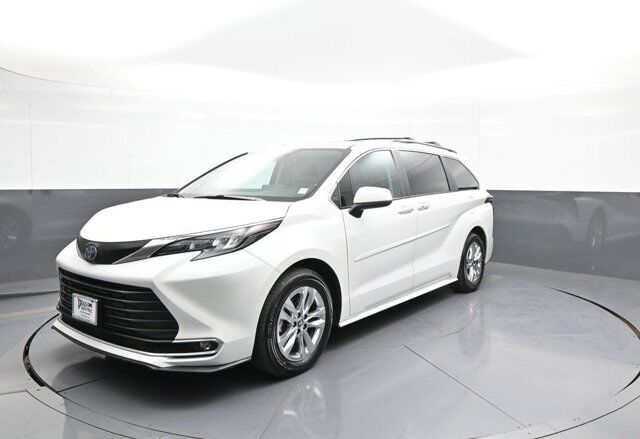 2024 Toyota Sienna XLE