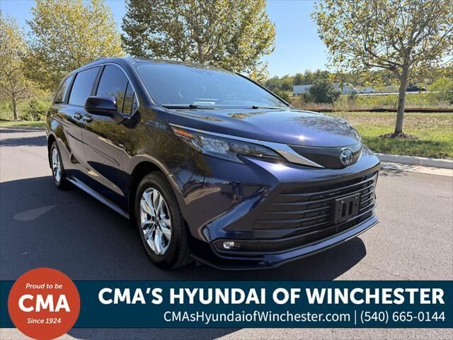 2025 Toyota Sienna XLE 7-Passenger