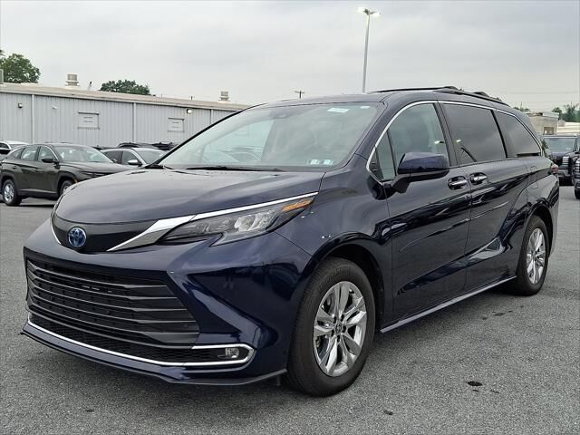 2024 Toyota Sienna XLE 7-Passenger