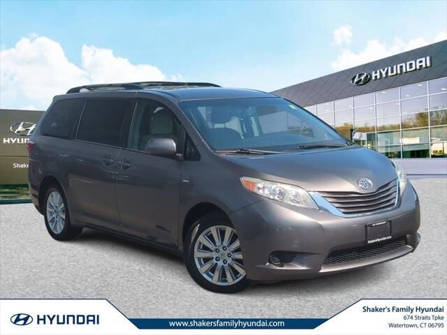 2017 Toyota Sienna LE 7-Passenger