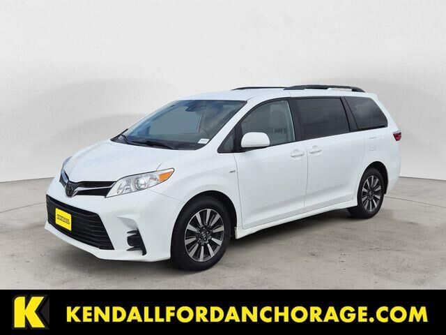 2019 Toyota Sienna LE 7-Passenger — photo 1 of 13