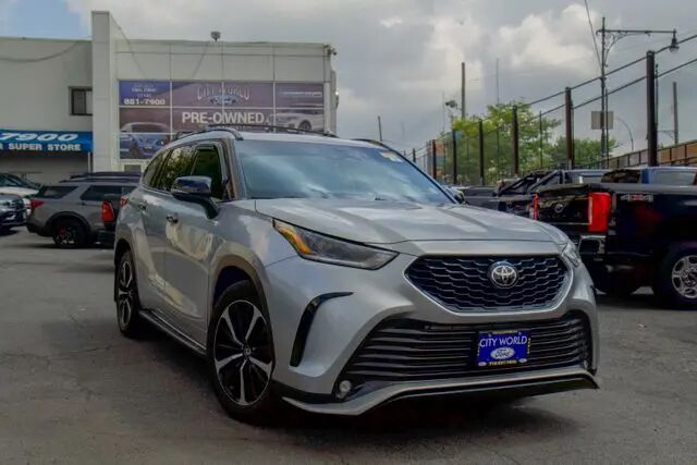 2021 Toyota Highlander XSE — photo 1 of 26