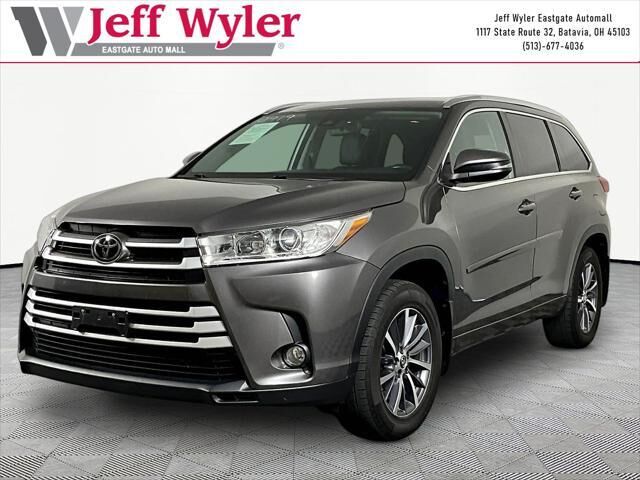 2017 Toyota Highlander XLE — photo 1 of 13