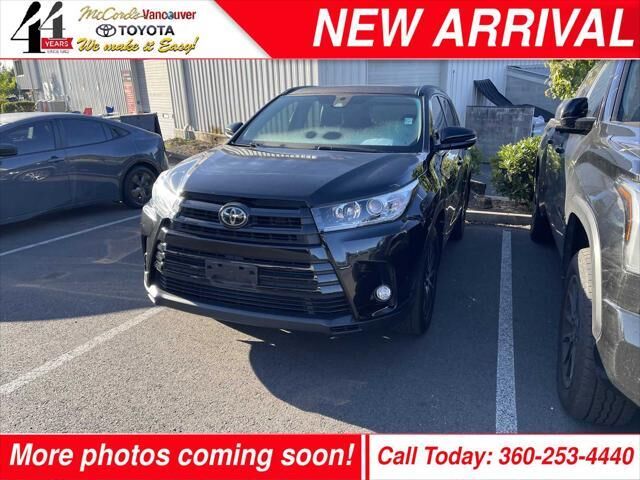 2017 Toyota Highlander SE — photo 1 of 3
