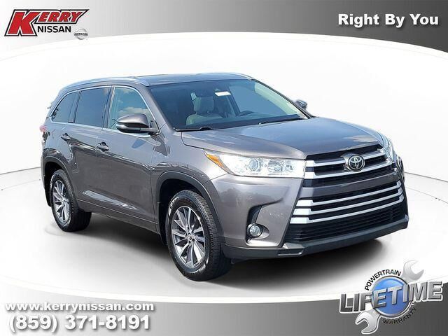 2017 Toyota Highlander XLE — photo 1 of 6