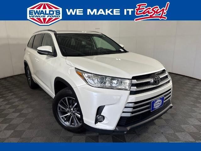 2017 Toyota Highlander XLE — photo 1 of 26