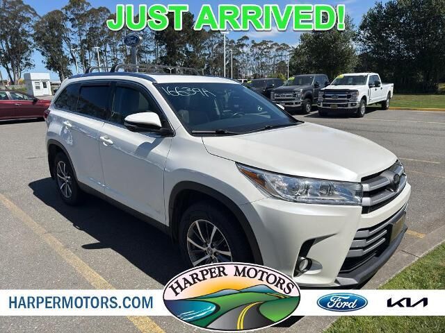 2019 Toyota Highlander XLE — photo 1 of 26