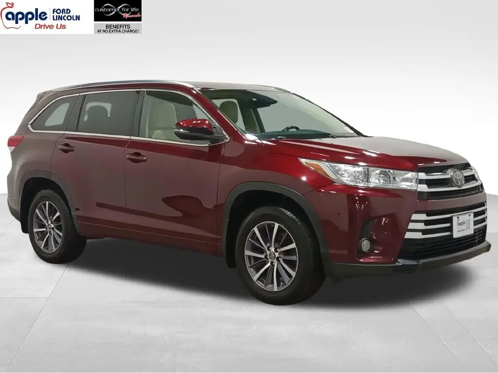 2017 Toyota Highlander XLE — photo 1 of 13