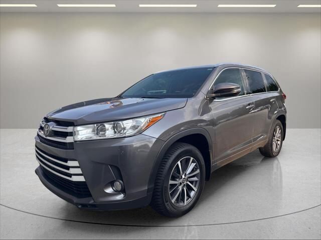 2018 Toyota Highlander XLE — photo 1 of 2