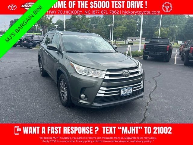 2017 Toyota Highlander XLE — photo 1 of 12