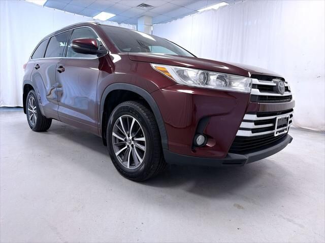 2018 Toyota Highlander XLE — photo 1 of 26