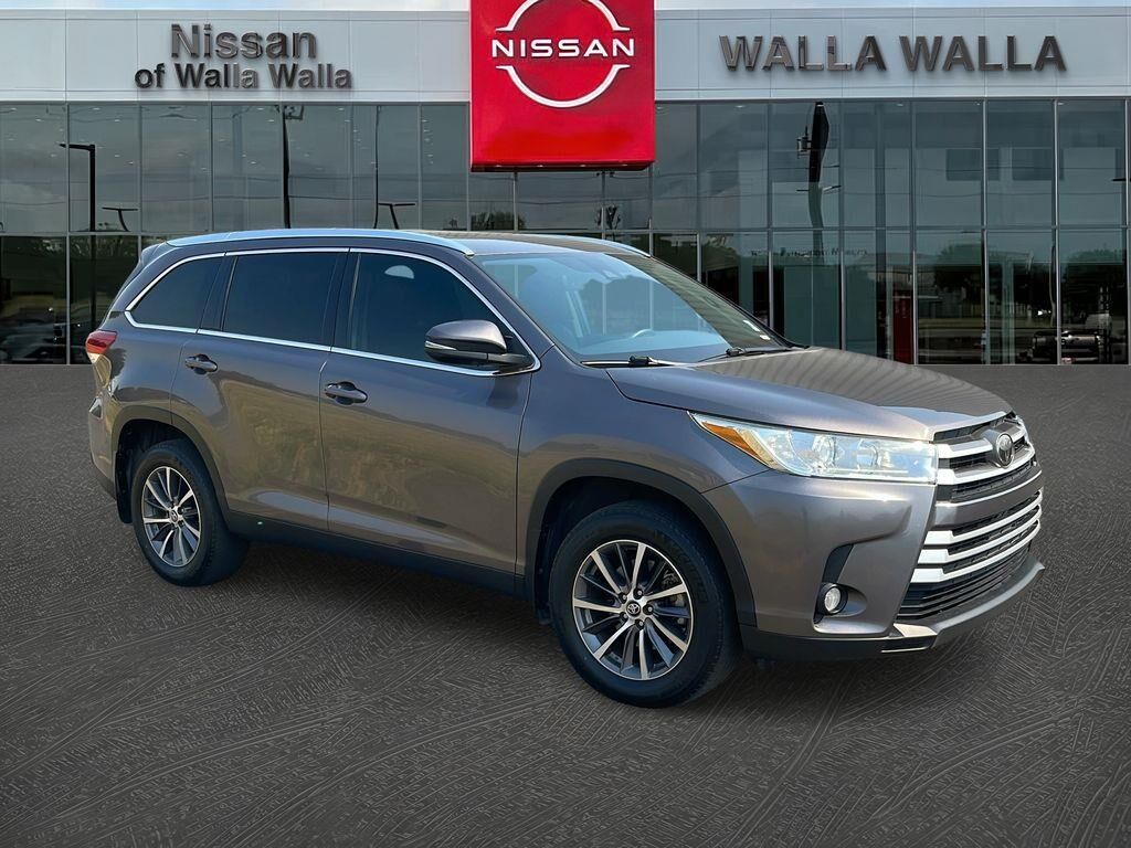 2019 Toyota Highlander XLE — photo 1 of 24