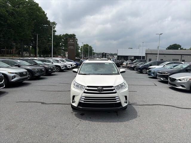 2019 Toyota Highlander XLE — photo 1 of 27