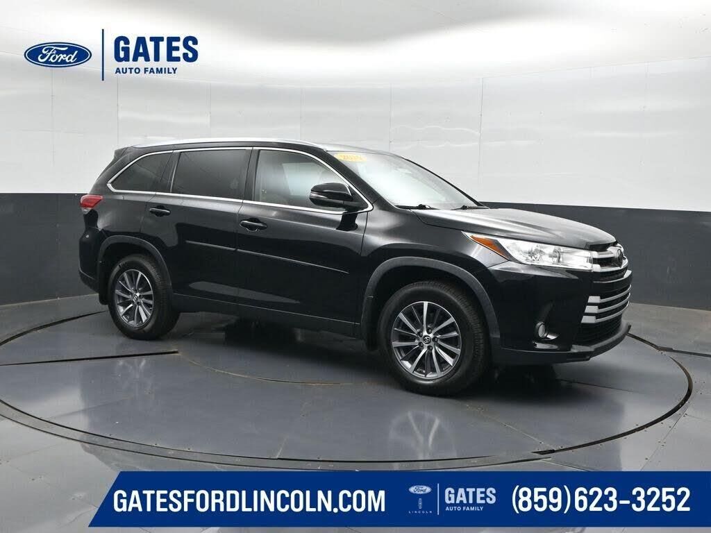 2019 Toyota Highlander XLE — photo 1 of 1