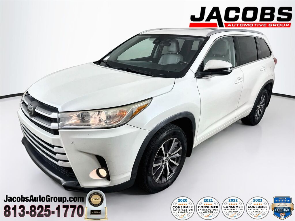2017 Toyota Highlander XLE — photo 1 of 13
