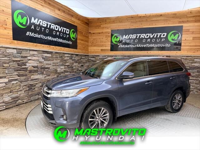 2018 Toyota Highlander XLE — photo 1 of 4