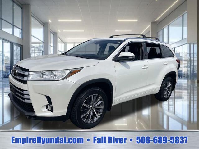 2017 Toyota Highlander XLE — photo 1 of 13