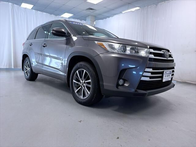 2018 Toyota Highlander XLE — photo 1 of 29