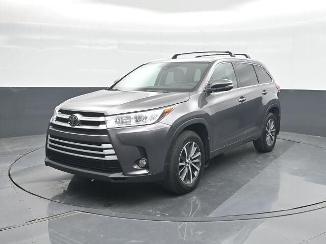 2017 Toyota Highlander XLE — photo 1 of 13