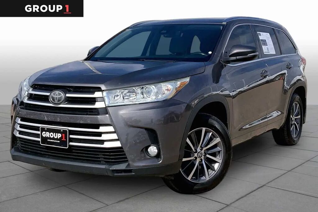2017 Toyota Highlander XLE — photo 1 of 13