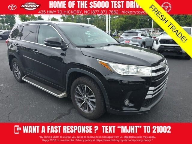 2017 Toyota Highlander SE — photo 1 of 12