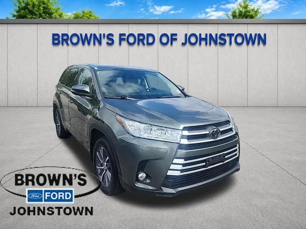 2018 Toyota Highlander XLE — photo 1 of 13
