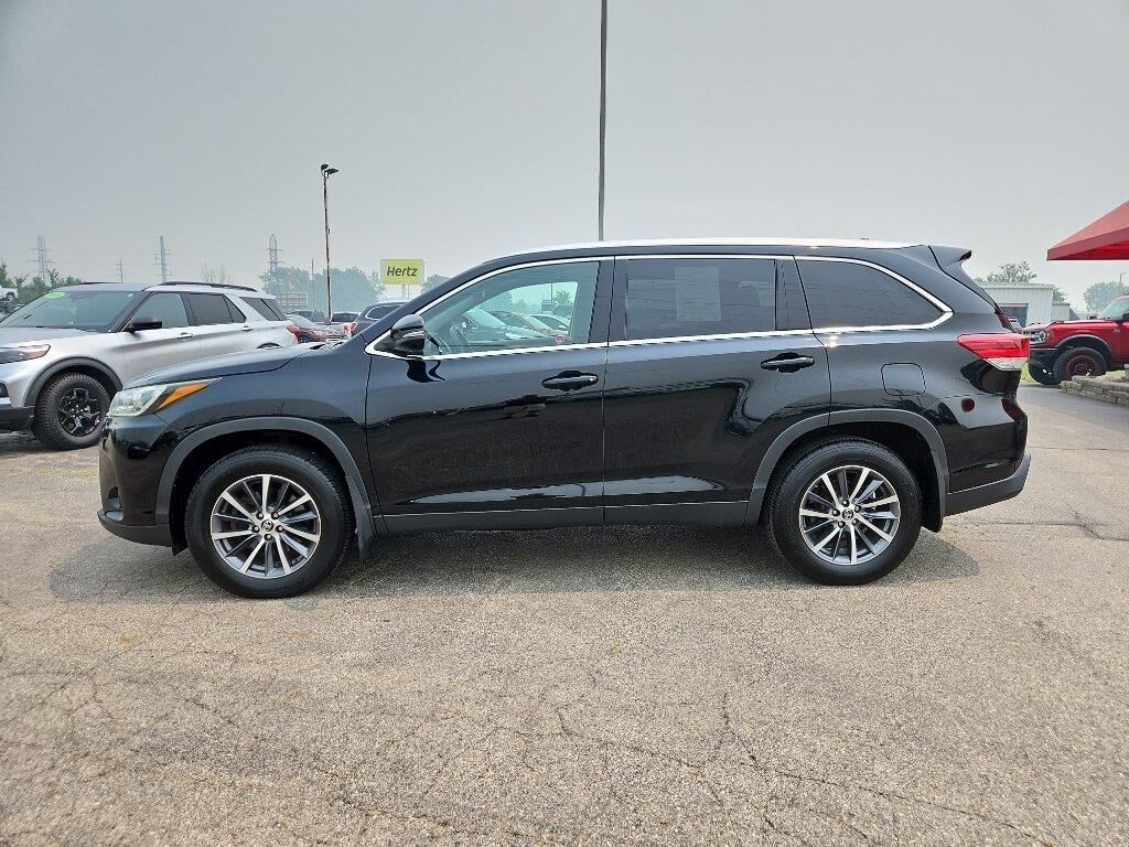 2019 Toyota Highlander XLE — photo 1 of 2