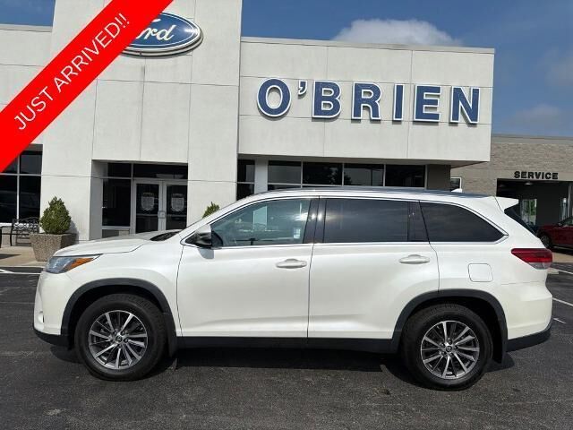 2019 Toyota Highlander XLE — photo 1 of 7