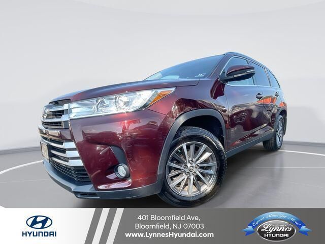 2019 Toyota Highlander XLE — photo 1 of 26