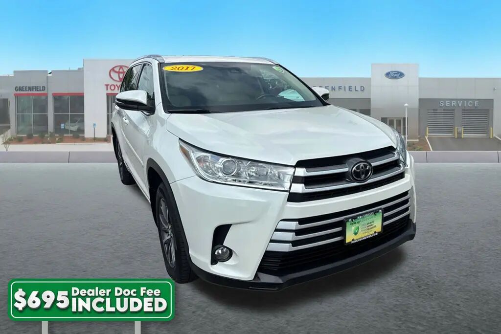 2017 Toyota Highlander XLE — photo 1 of 17