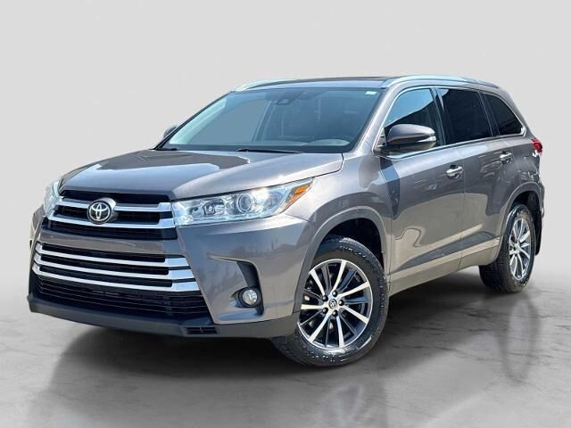 2019 Toyota Highlander XLE — photo 1 of 4
