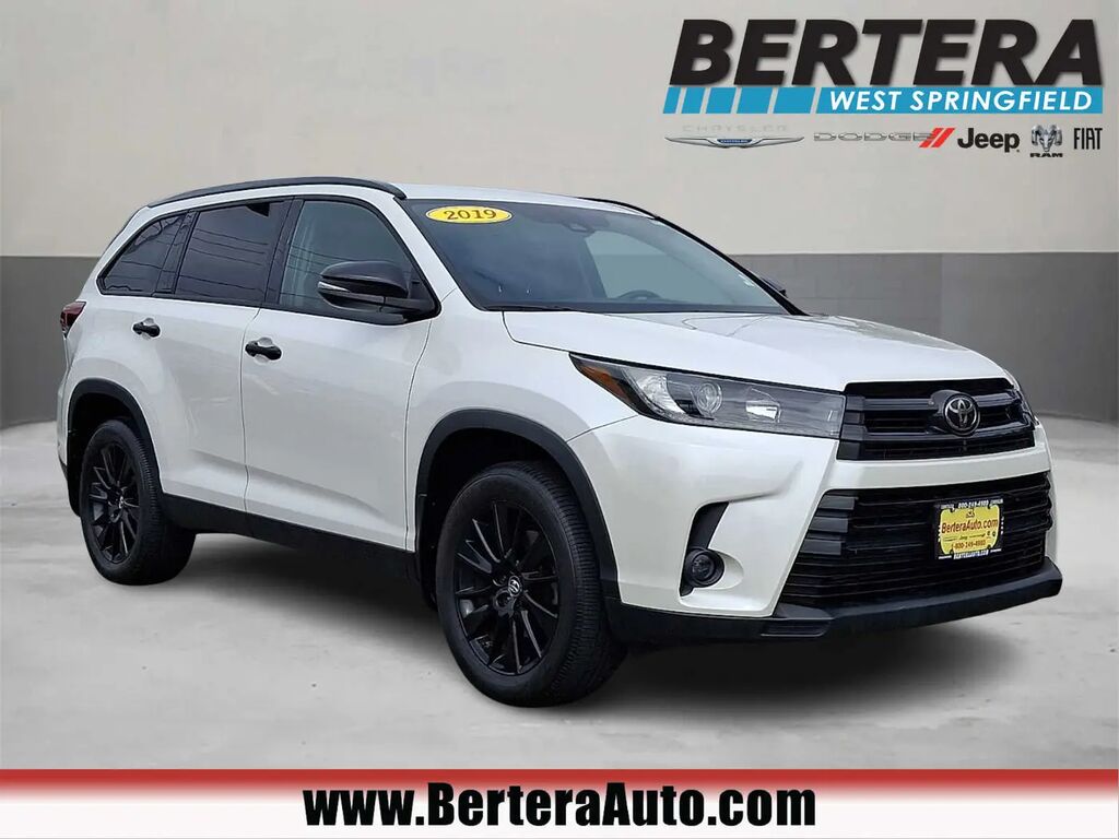 2019 Toyota Highlander SE — photo 1 of 13
