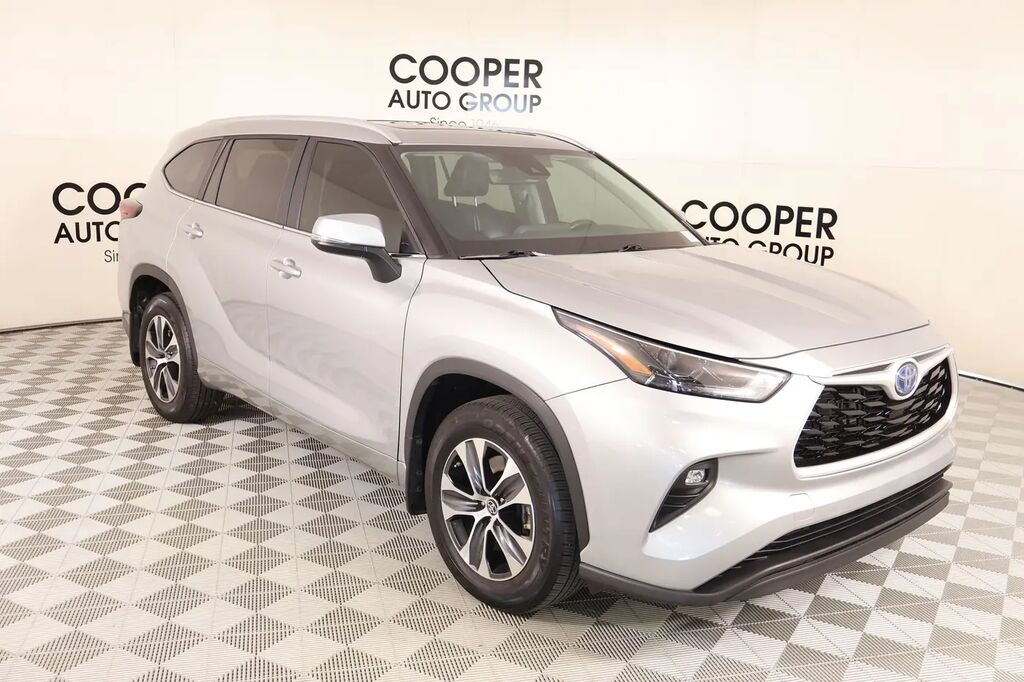 2024 Toyota Highlander Hybrid XLE — photo 1 of 13