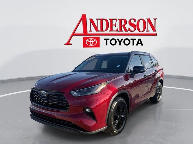 2024 Toyota Highlander Hybrid XLE — photo 1 of 13