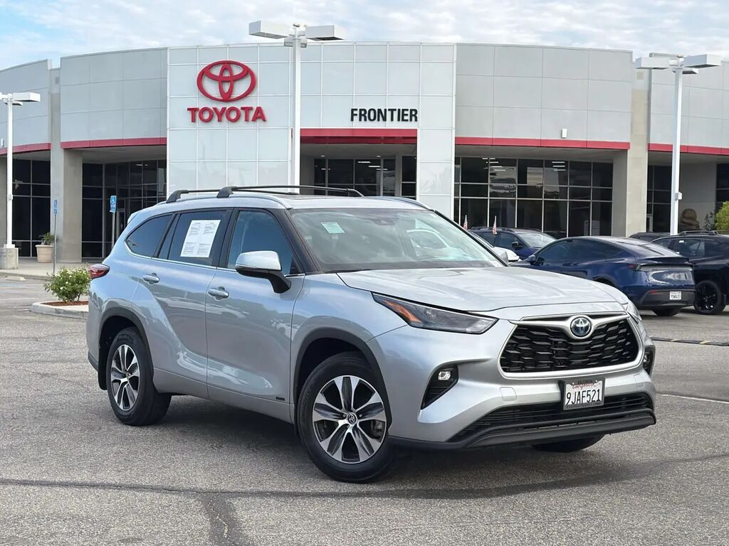 2023 Toyota Highlander Hybrid XLE — photo 1 of 13