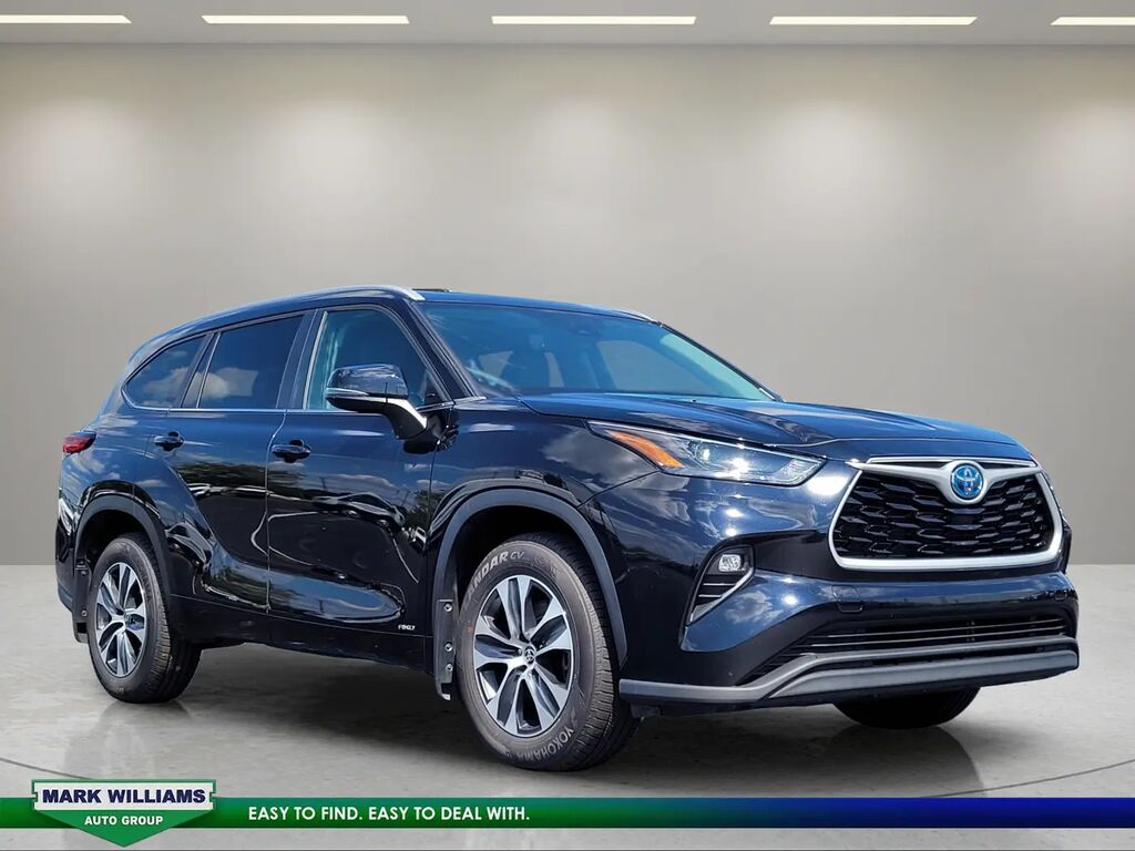 2023 Toyota Highlander Hybrid XLE — photo 1 of 36