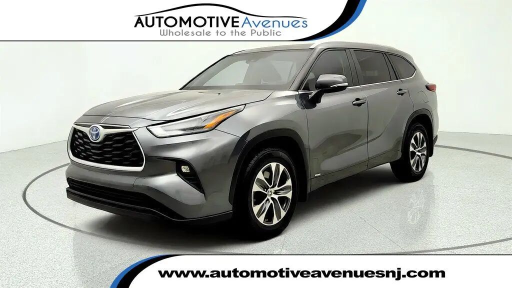 2024 Toyota Highlander Hybrid XLE — photo 1 of 1