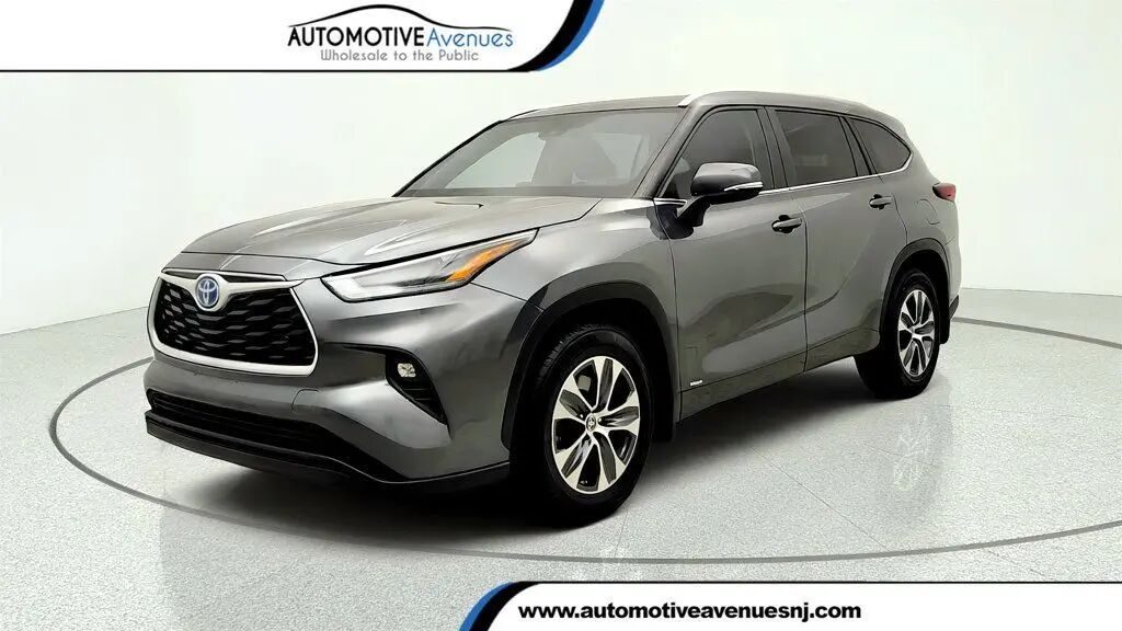 2024 Toyota Highlander Hybrid XLE — photo 1 of 26