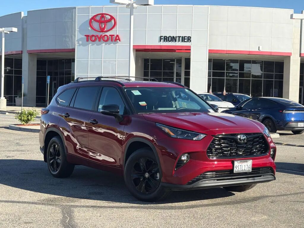 2025 Toyota Highlander Hybrid XLE — photo 1 of 26