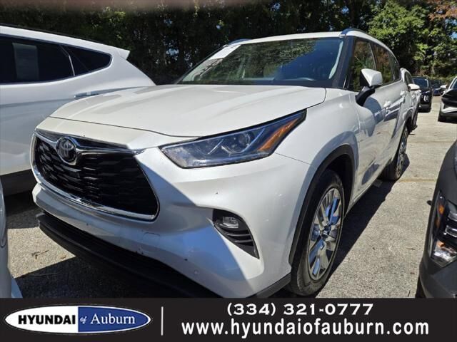 2023 Toyota Highlander Limited — photo 1 of 5
