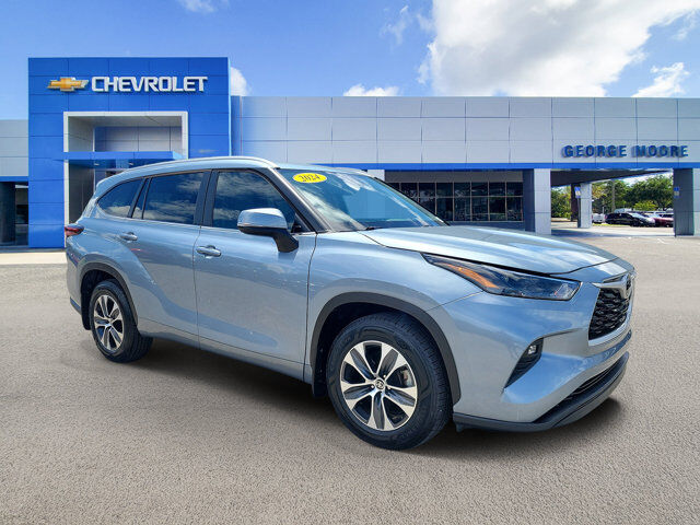 2024 Toyota Highlander XLE — photo 1 of 1