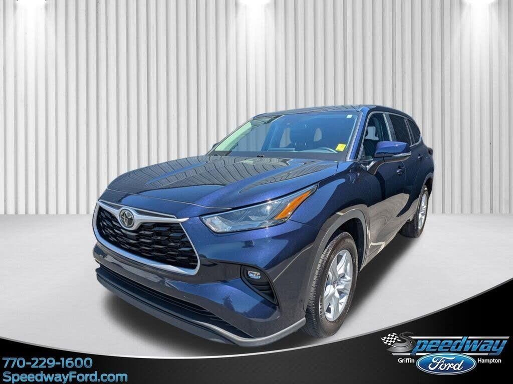 2025 Toyota Highlander LE — photo 1 of 1