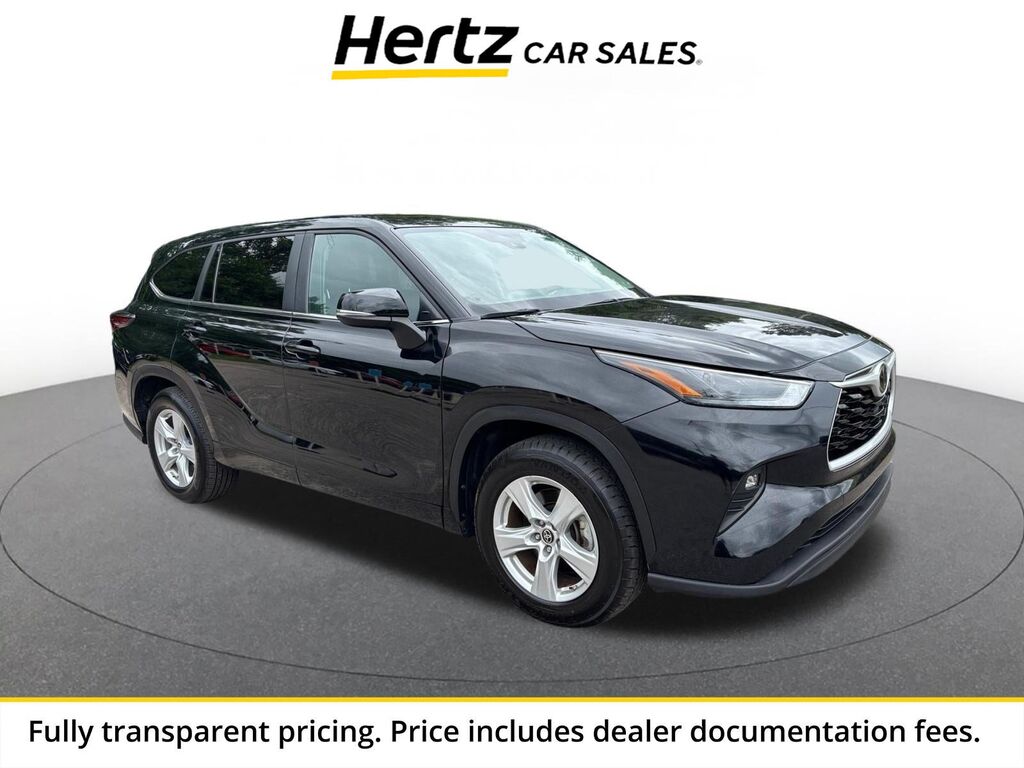 2025 Toyota Highlander LE — photo 1 of 13